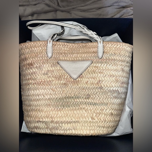 NWT PRADA Woven Raffia Bag in Beige and White - Picture 1 of 9